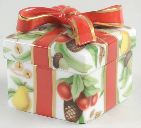 Tiffany Holiday (White Background, Japan) Trinket Box & Lid