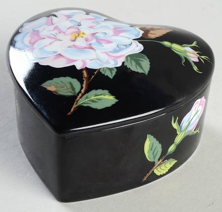 Mrs Delany's Flowers Heart Shape Box & Lid
