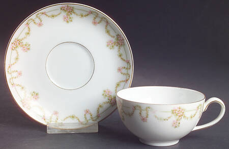 Arbutus Flat Cup & Saucer Set