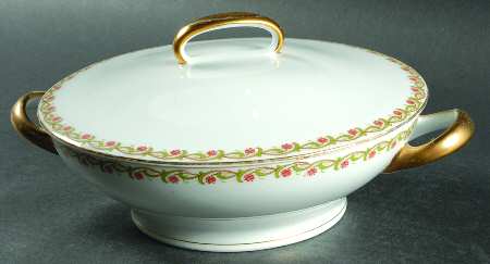 The Mettenburg Round Covered Vegetable