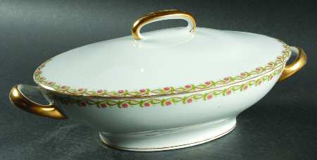 The Mettenburg Oval Covered Vegetable