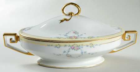 Studio Oval Covered Vegetable