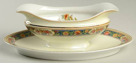 TRV76 Gravy Boat with Attached Underplate by Tressemanes & Vogt