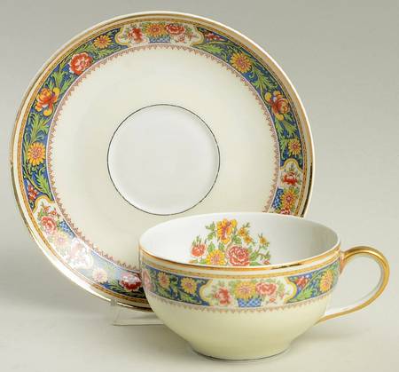 TRV76 Flat Cup & Saucer Set by Tressemanes & Vogt