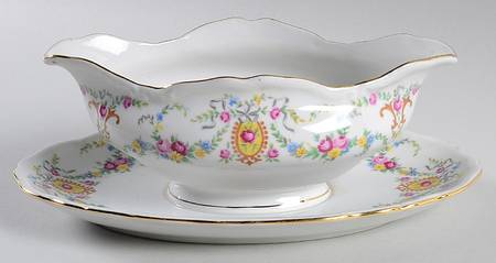 Camille Gravy Boat with Attached Underplate