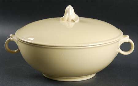 Luray Pastels Persian Cream Yellow 1.25 Qt Round Covered Casserole