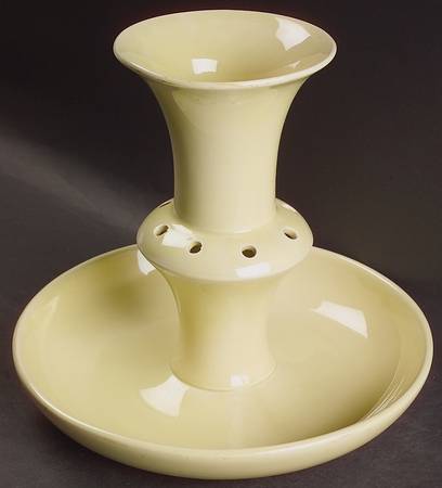Luray Pastels Persian Cream Yellow Epergne