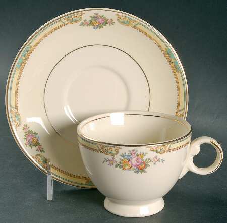 TST11 Footed Cup & Saucer Set