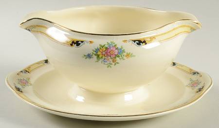 TST134 Gravy Boat with Attached Underplate