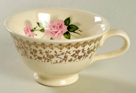 TST177 Footed Cup