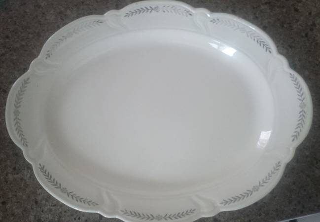 TST282 14" Oval Serving Platter