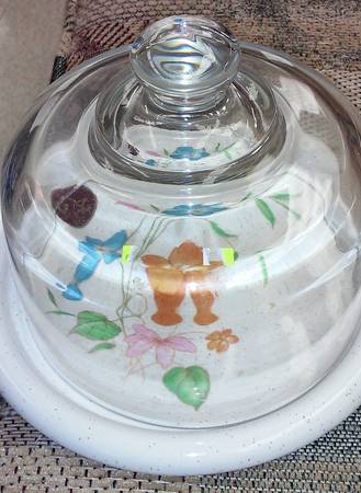 Poppy (Off White Background) Cheese Dish W/Glass Dome