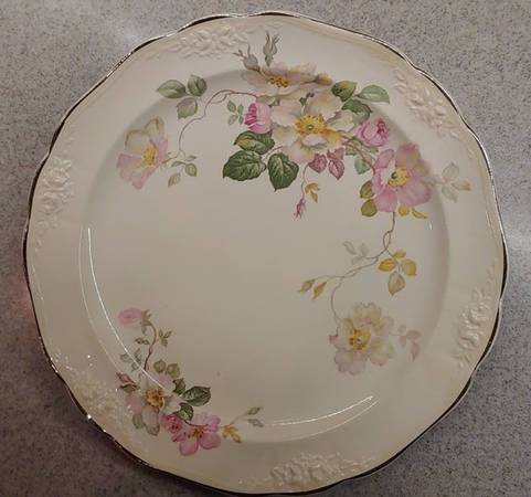 TST423 Luncheon Plate
