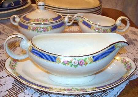TST497 Gravy Boat & Underplate