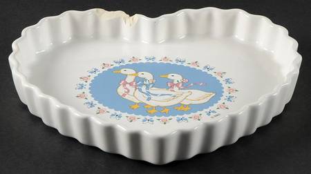 Ribbon Geese Heart Shape Quiche Dish