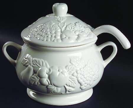 Nature Tureen & Lid w/Ladle