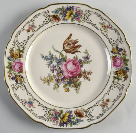 Wettin (Scalloped) Dinner Plate