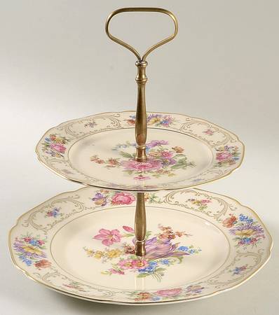 Wettin (Scalloped) 2 Tiered Serving Tray (Dinner & Salad Plate)