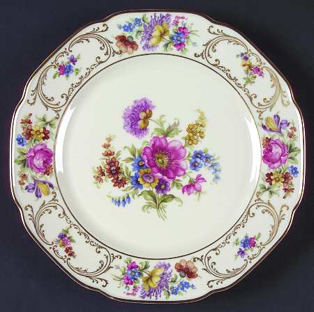 Wettin (Scalloped) Dinner Plate
