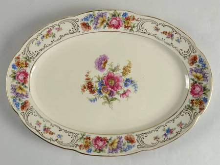 Wettin (Scalloped) 15" Oval Serving Platter