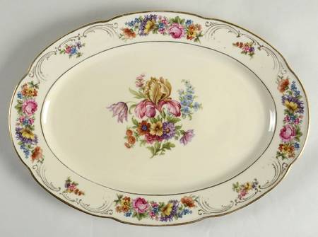 Wettin (Scalloped) 13" Oval Serving Platter