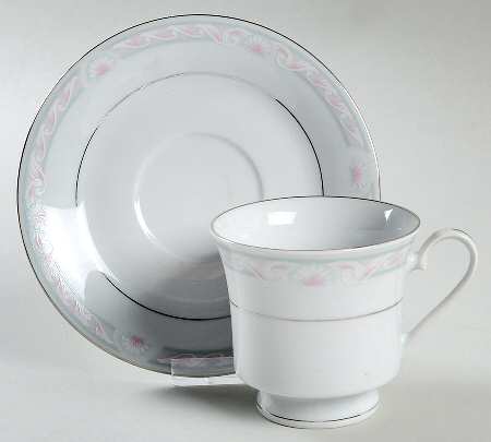 Coquille Footed Cup & Saucer Set