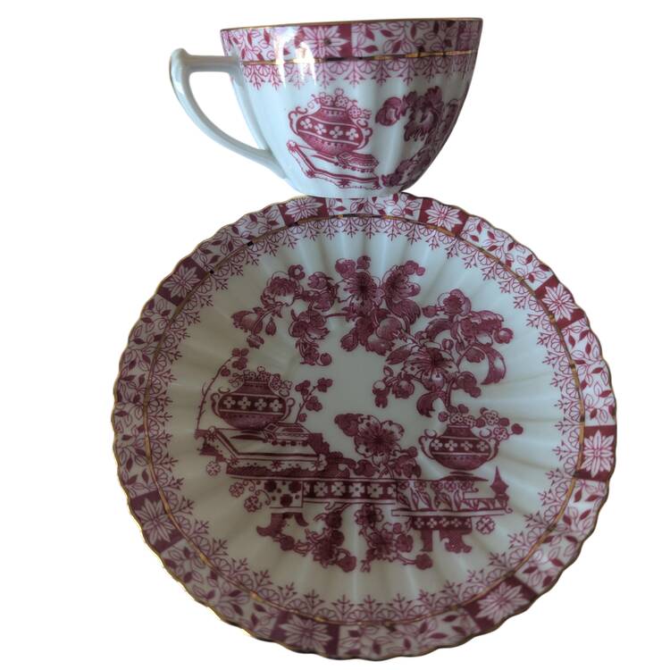 China Rot (Red) Flat Cup & Saucer Set by Tuppack