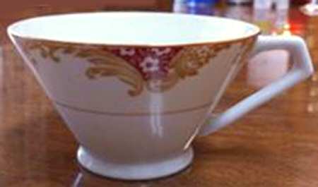 Too1 Footed Cup