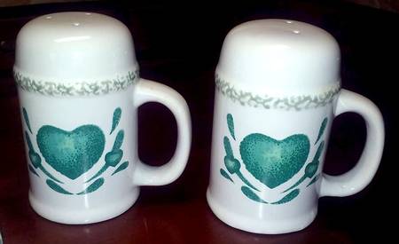 Hearts Green Stove Top Salt & Pepper Set