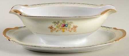 TUI13 Gravy Boat with Attached Underplate