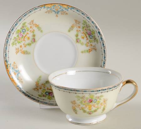 TUI13 Footed Cup & Saucer Set
