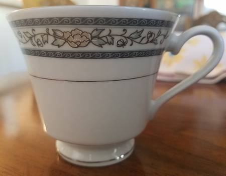 886 (No Swirl) Footed Cup by Trisa