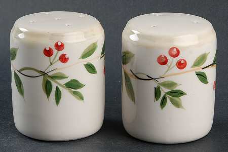 Holly Berry Salt & Pepper Set