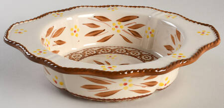 Old World Brown 9" Round Rimmed, Scalloped Baker