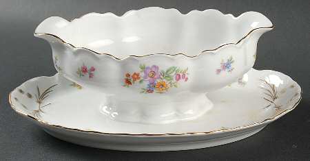 THU426 Gravy Boat with Attached Underplate
