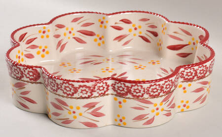 Old World Red 1.5 Qt Flower Shaped Baker