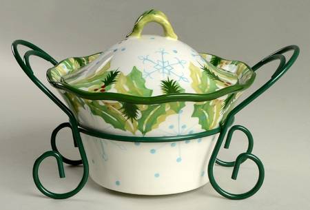Hometown Christmas 1.50 Quart Round Covered Casserole w/Metal Stand