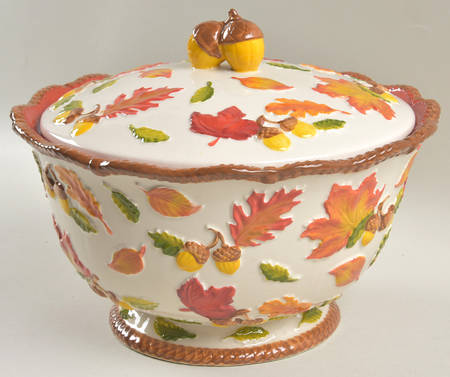 Harvest (Embossed) Round Covered Vegetable