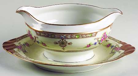 Lafayette Gravy Boat with Attached Underplate