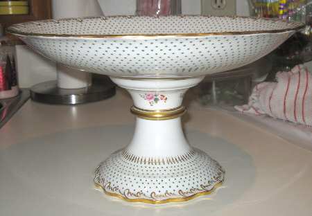 G7347 Footed Cake Plate