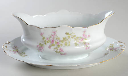 VTO4 Gravy Boat with Attached Underplate