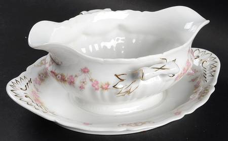 VNN2 Gravy Boat with Attached Underplate