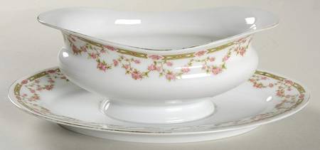 VTO31 Gravy Boat with Attached Underplate