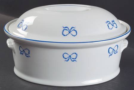 Ruban Blue 2 Quart Oval Covered Casserole