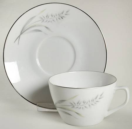 Avenaire Flat Cup & Saucer Set