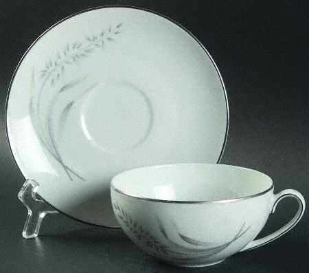 Avenaire Flat Cup & Saucer Set