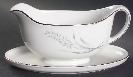 Avenaire Gravy Boat with Attached Underplate