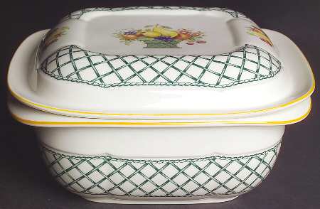 Basket 1.5 Quart Square Microwave Baker with Lid
