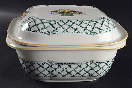 Basket 3 Quart Square Microwave Baker & Lid