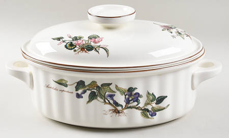 Botanica 4 Qt Oval Covered Casserole